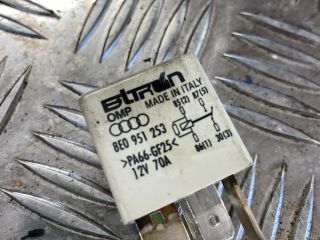 bontott AUDI A6 C6 Relé