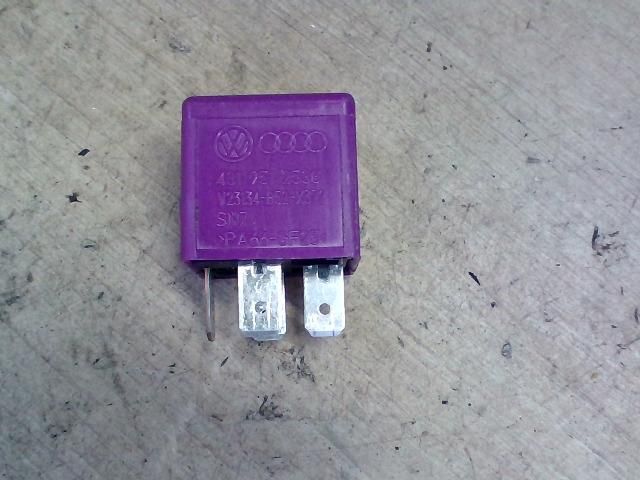 bontott AUDI A6 C6 Relé