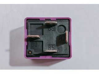 bontott AUDI A6 C6 Relé