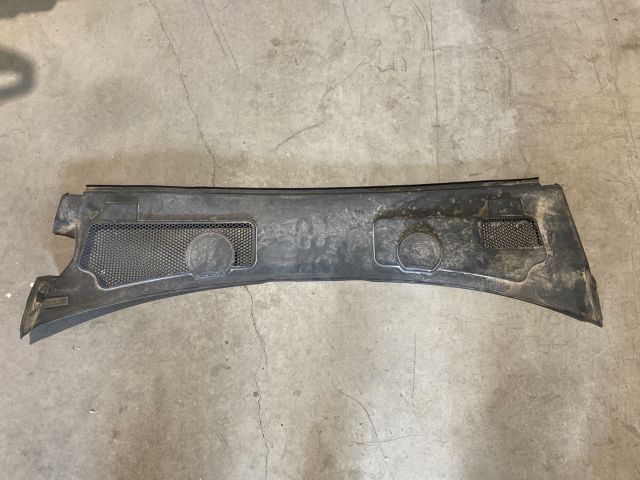 bontott AUDI A6 C6 Szélvédő Alatti Műanyag Elem