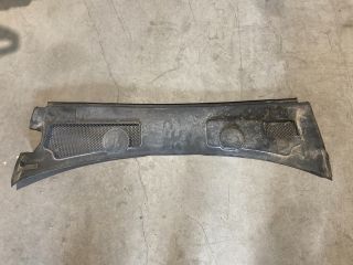 bontott AUDI A6 C6 Szélvédő Alatti Műanyag Elem