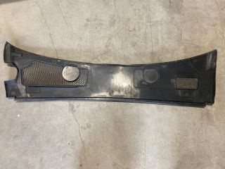 bontott AUDI A6 C6 Szélvédő Alatti Műanyag Elem