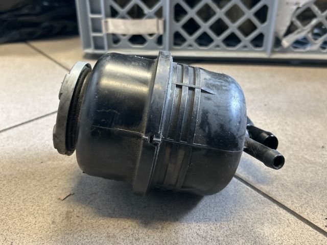 bontott AUDI A6 C6 Szervóolaj Tartály