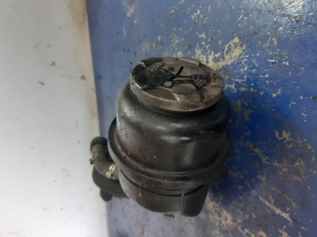 bontott AUDI A6 C6 Szervóolaj Tartály