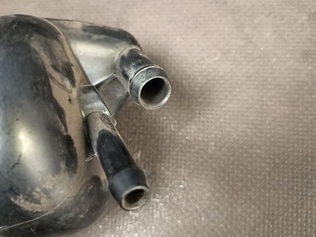 bontott AUDI A6 C6 Szervóolaj Tartály