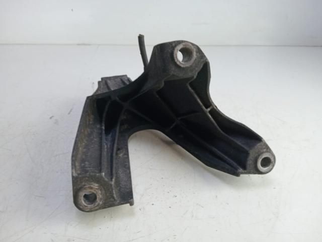 bontott AUDI A6 C6 Tartó Bak