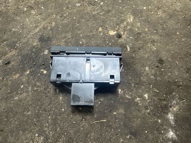 bontott AUDI A6 C6 Vészvillogó Kapcsoló