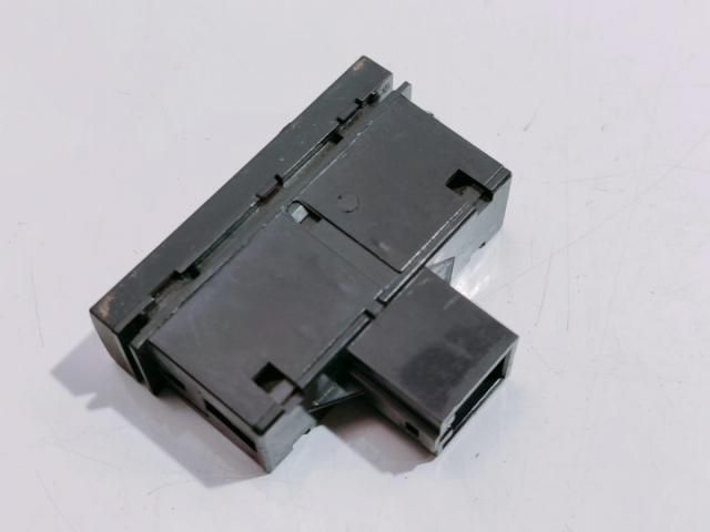 bontott AUDI A6 C6 Vészvillogó Kapcsoló