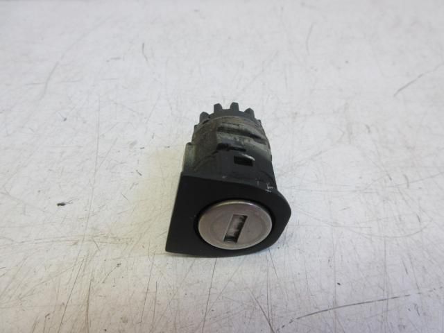 bontott AUDI A6 C6 Zárbetét Szett