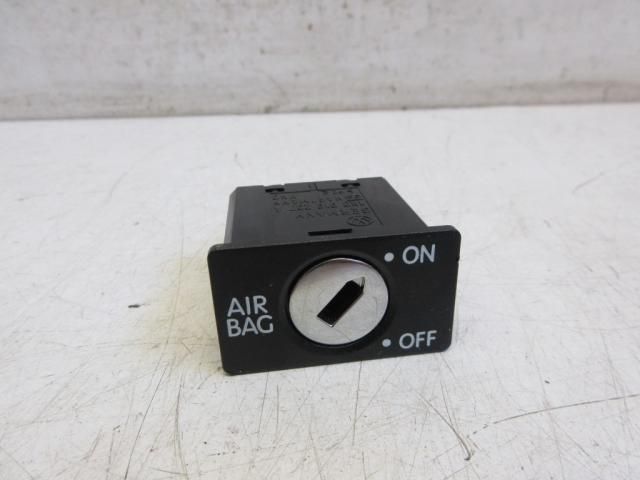 bontott AUDI A6 C6 Zárbetét Szett