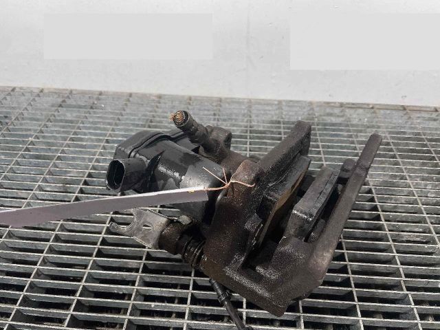 bontott AUDI A6 C7 Bal hátsó Féknyereg Munkahengerrel