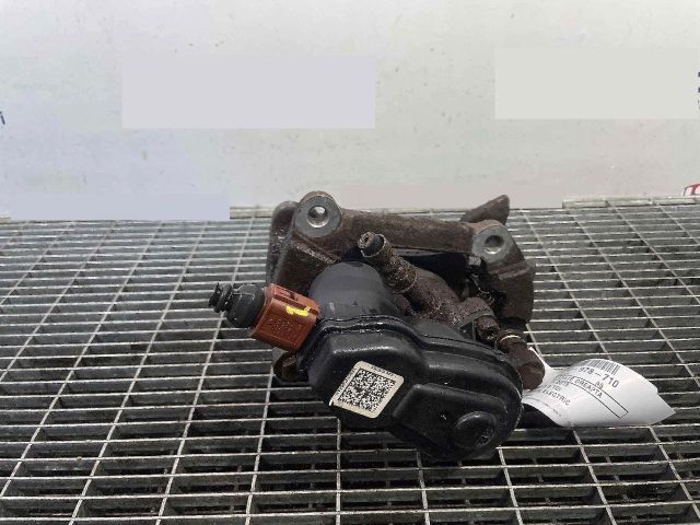 bontott AUDI A6 C7 Jobb hátsó Féknyereg Munkahengerrel