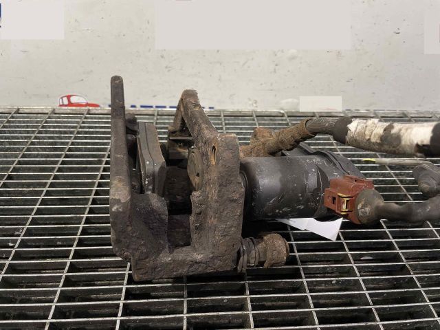 bontott AUDI A6 C7 Jobb hátsó Féknyereg Munkahengerrel