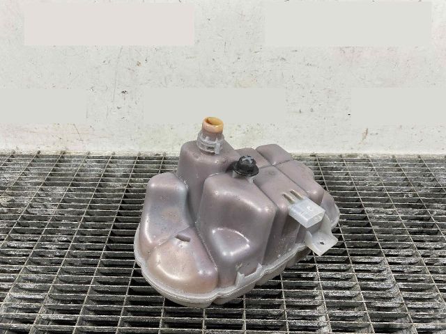 bontott AUDI A6 C7 Kiegyenlítő Tartály