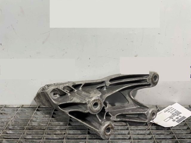 bontott AUDI A6 C7 Motor Tartó Bak Bal