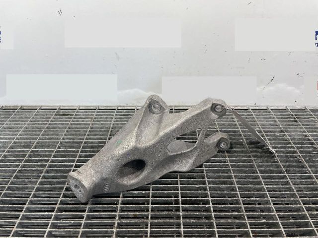 bontott AUDI A6 C7 Motor Tartó Bak Bal