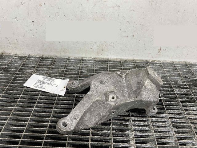 bontott AUDI A6 C7 Motor Tartó Bak Jobb