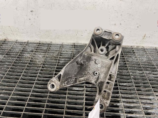 bontott AUDI A6 C7 Motor Tartó Bak Jobb