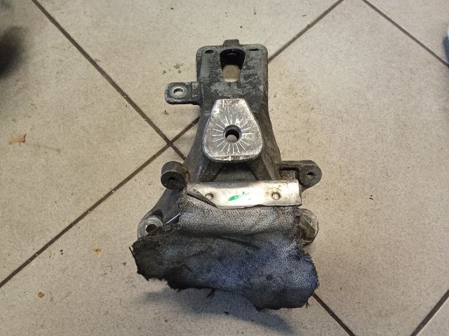 bontott AUDI A6 C7 Motor Tartó Bak (Pozíciófüggetlen)