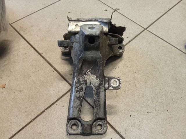 bontott AUDI A6 C7 Motor Tartó Bak (Pozíciófüggetlen)