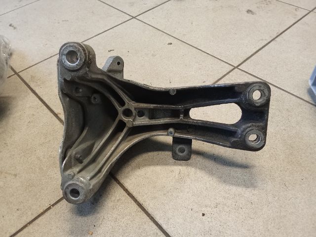bontott AUDI A6 C7 Motor Tartó Bak (Pozíciófüggetlen)