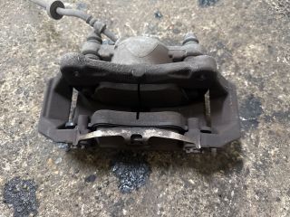 bontott AUDI A6 C7 Jobb első Féknyereg Munkahengerrel