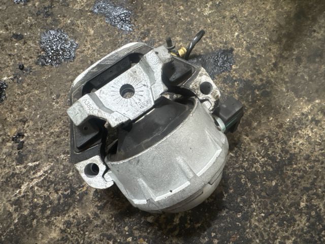 bontott AUDI A6 C7 Motor Tartó Bak Jobb