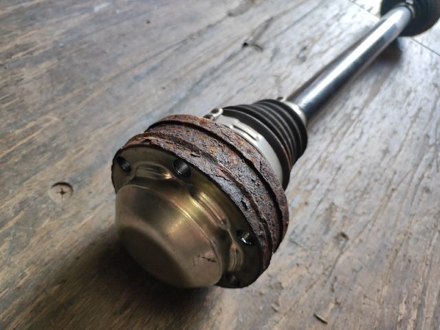 bontott AUDI A6 C7 Bal hátsó Féltengely