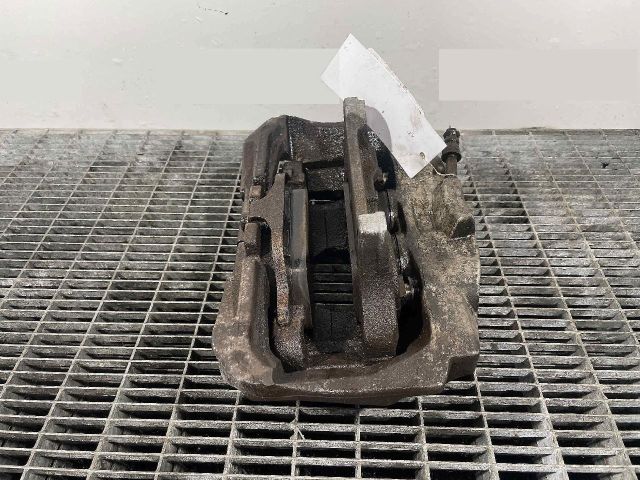 bontott AUDI A6 C7 Jobb első Féknyereg Munkahengerrel