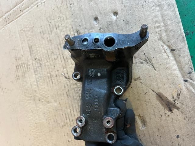 bontott AUDI A6 C7 Motor Tartó Bak (Fém)