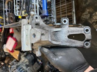 bontott AUDI A6 C7 Motor Tartó Bak Jobb