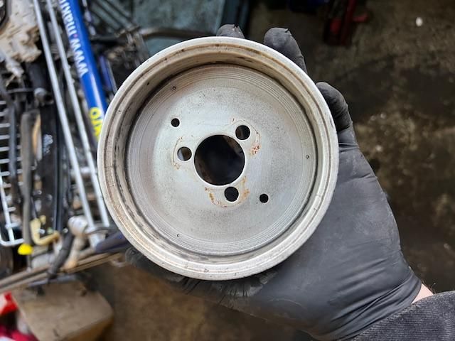 bontott AUDI A6 C7 Vízpumpa Szíjtárcsa