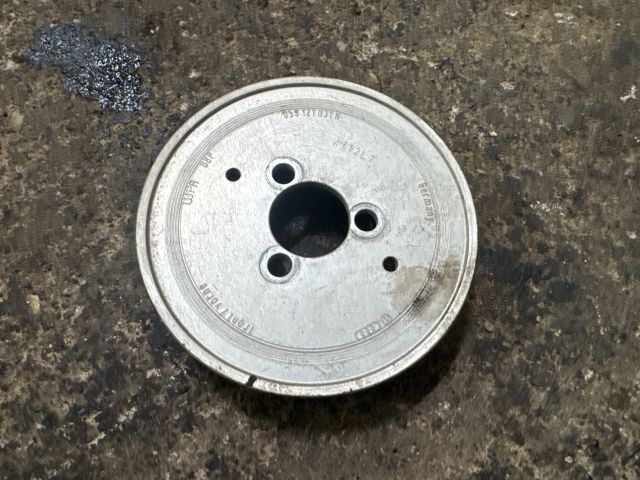 bontott AUDI A6 C7 Vízpumpa Szíjtárcsa