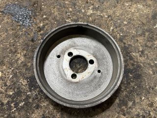 bontott AUDI A6 C7 Vízpumpa Szíjtárcsa