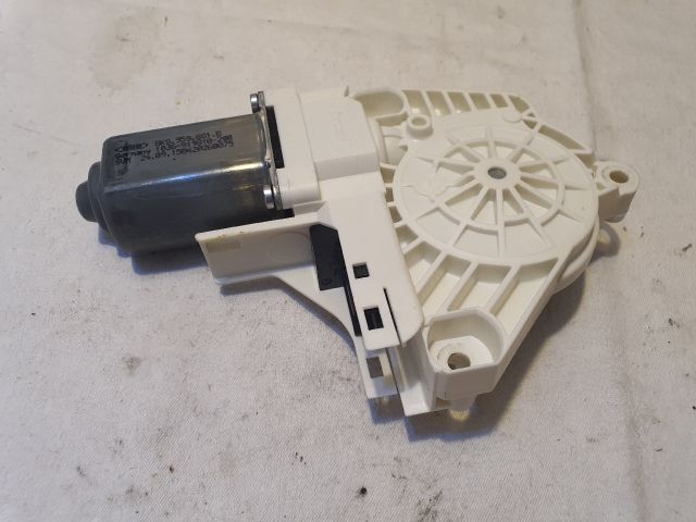 bontott AUDI A6 C7 Bal első Ablakemelő Motor