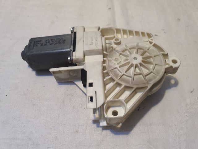 bontott AUDI A6 C7 Bal első Ablakemelő Motor
