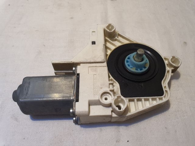 bontott AUDI A6 C7 Bal első Ablakemelő Motor