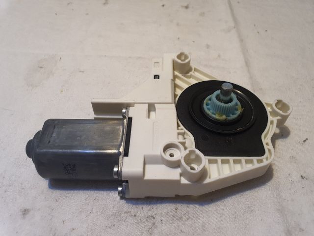 bontott AUDI A6 C7 Bal első Ablakemelő Motor