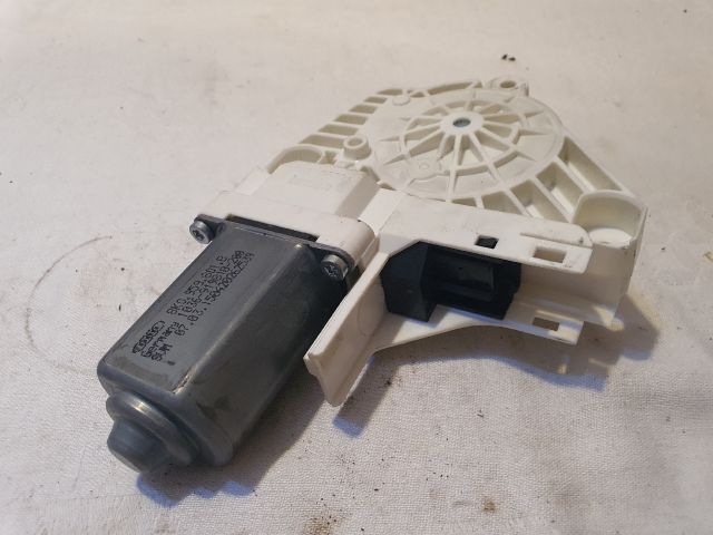 bontott AUDI A6 C7 Bal első Ablakemelő Motor