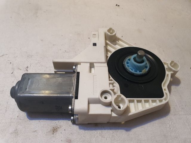 bontott AUDI A6 C7 Bal első Ablakemelő Motor