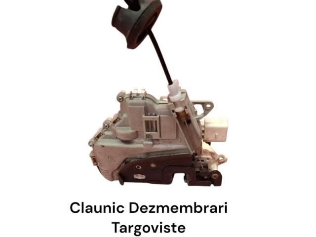 bontott AUDI A6 C7 Bal első Ajtózár