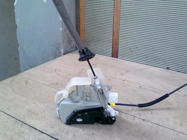 bontott AUDI A6 C7 Bal első Ajtózár