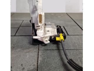 bontott AUDI A6 C7 Bal első Ajtózár