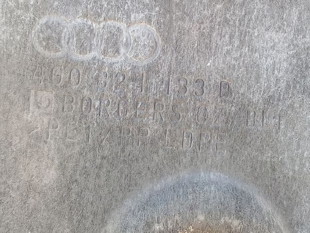 bontott AUDI A6 C7 Bal első Dobbetét (Kerékjárati, Műanyag)