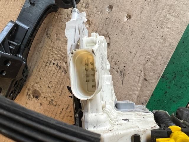 bontott AUDI A6 C7 Bal hátsó Ajtózár