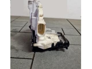 bontott AUDI A6 C7 Bal hátsó Ajtózár