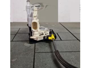 bontott AUDI A6 C7 Bal hátsó Ajtózár