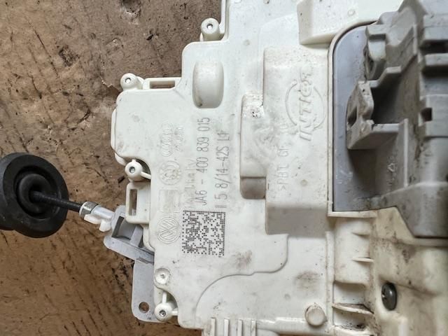 bontott AUDI A6 C7 Bal hátsó Ajtózár