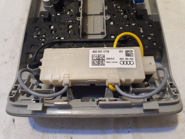 bontott AUDI A6 C7 Beltér Világítás Első