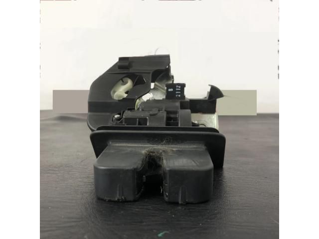 bontott AUDI A6 C7 Csomagtérajtó Zárszerkezet